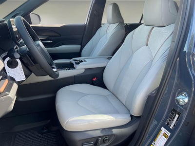 2026 Toyota Grand Highlander Hybrid Base