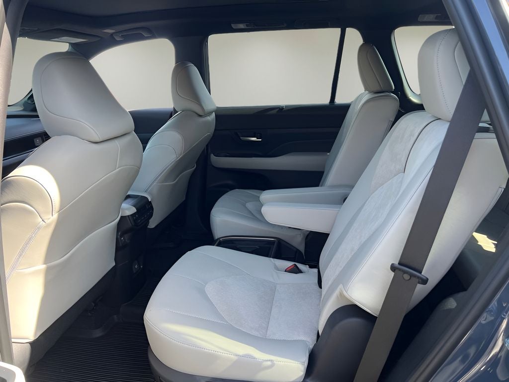 2026 Toyota Grand Highlander Hybrid Base