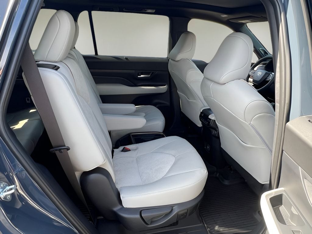 2026 Toyota Grand Highlander Hybrid Base