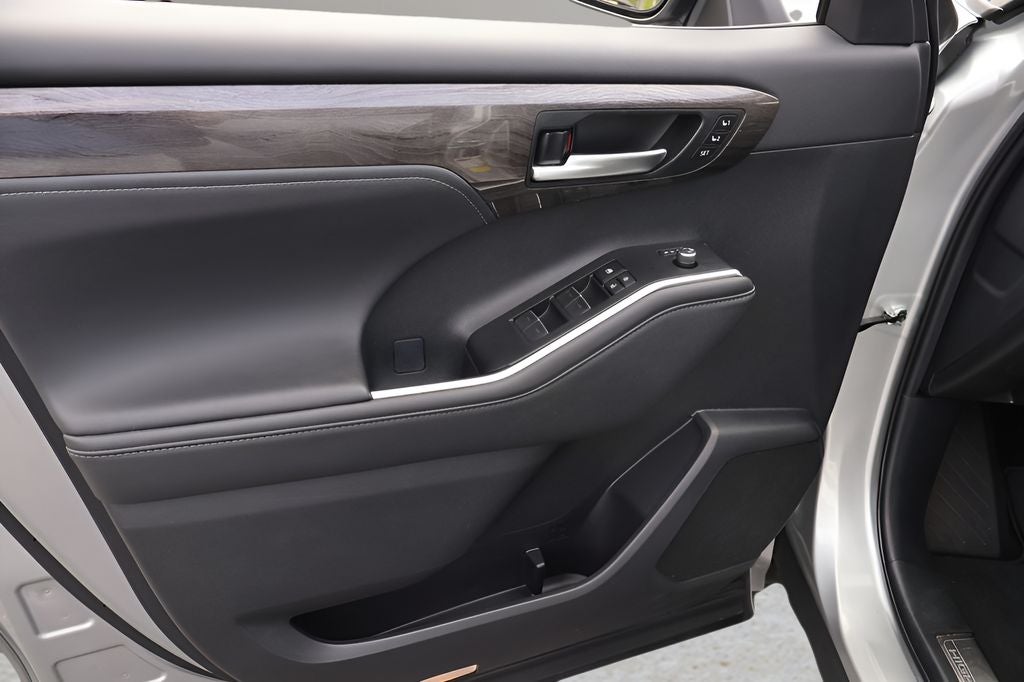 2024 Toyota Highlander Hybrid Platinum