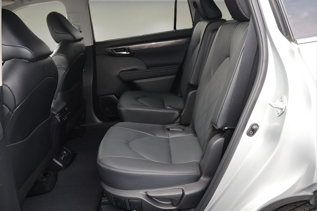 2024 Toyota Highlander Hybrid Platinum