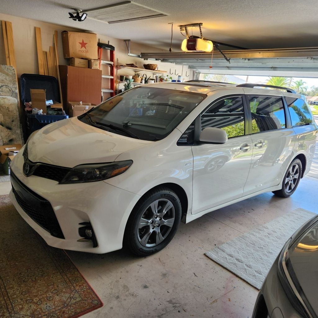 2019 Toyota Sienna SE