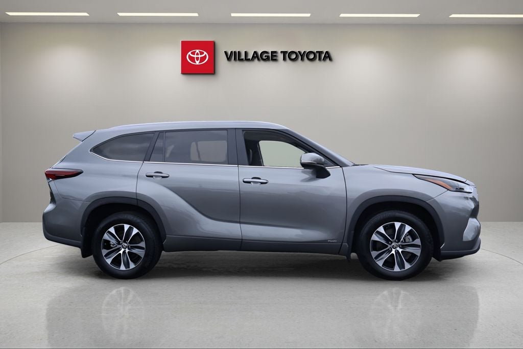 2025 Toyota Highlander Hybrid XLE