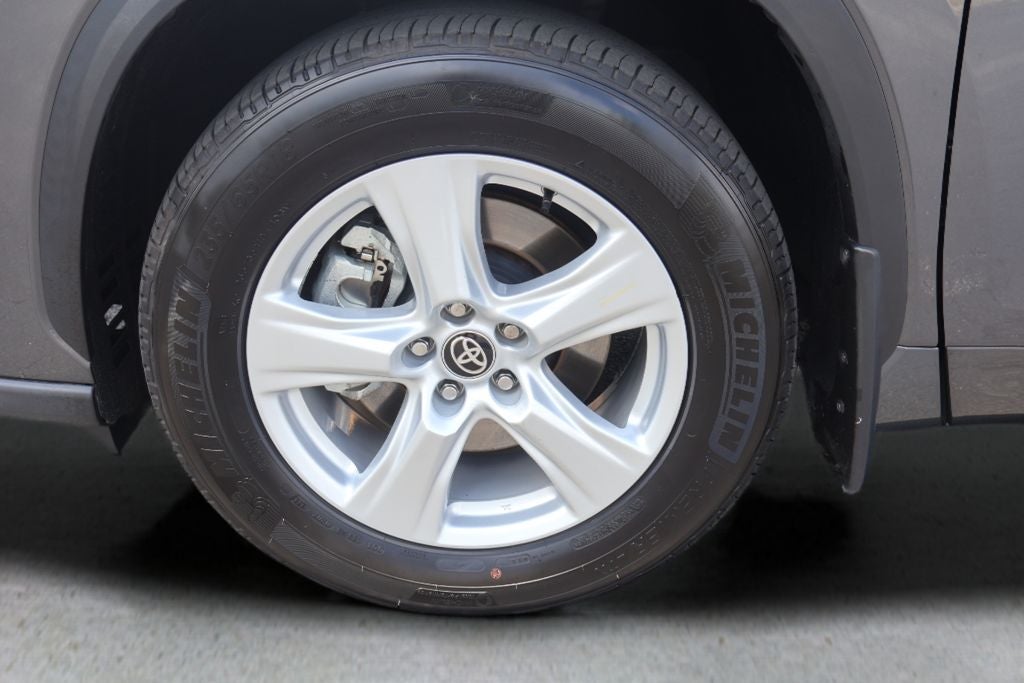 2025 Toyota Highlander LE