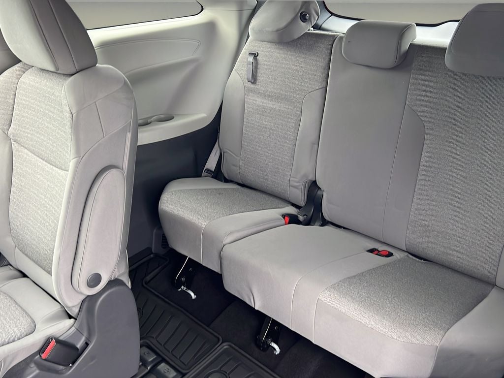 2021 Toyota Sienna LE 8 Passenger