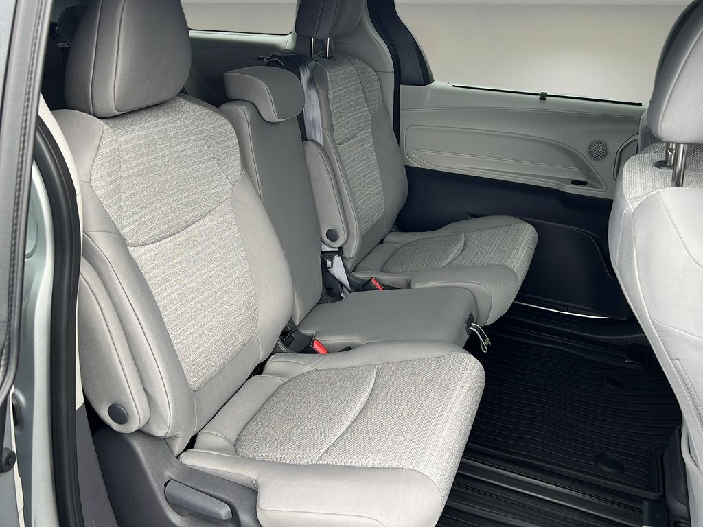2021 Toyota Sienna LE 8 Passenger