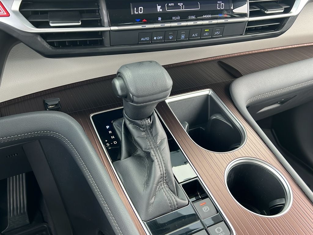 2021 Toyota Sienna LE 8 Passenger