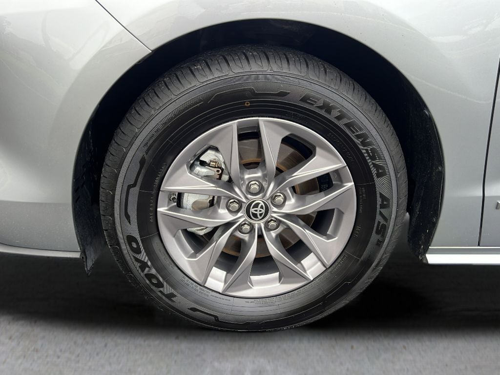 2021 Toyota Sienna LE 8 Passenger
