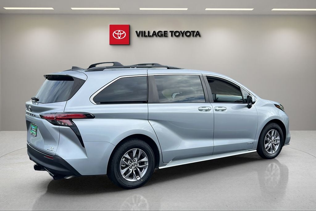 2021 Toyota Sienna LE 8 Passenger