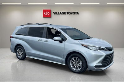 2021 Toyota Sienna LE 8 Passenger