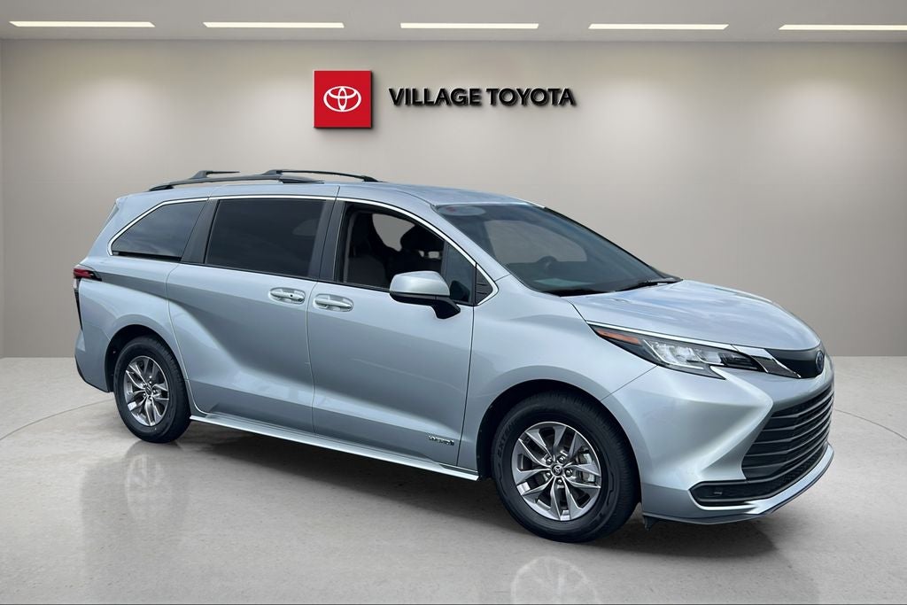 2021 Toyota Sienna LE 8 Passenger