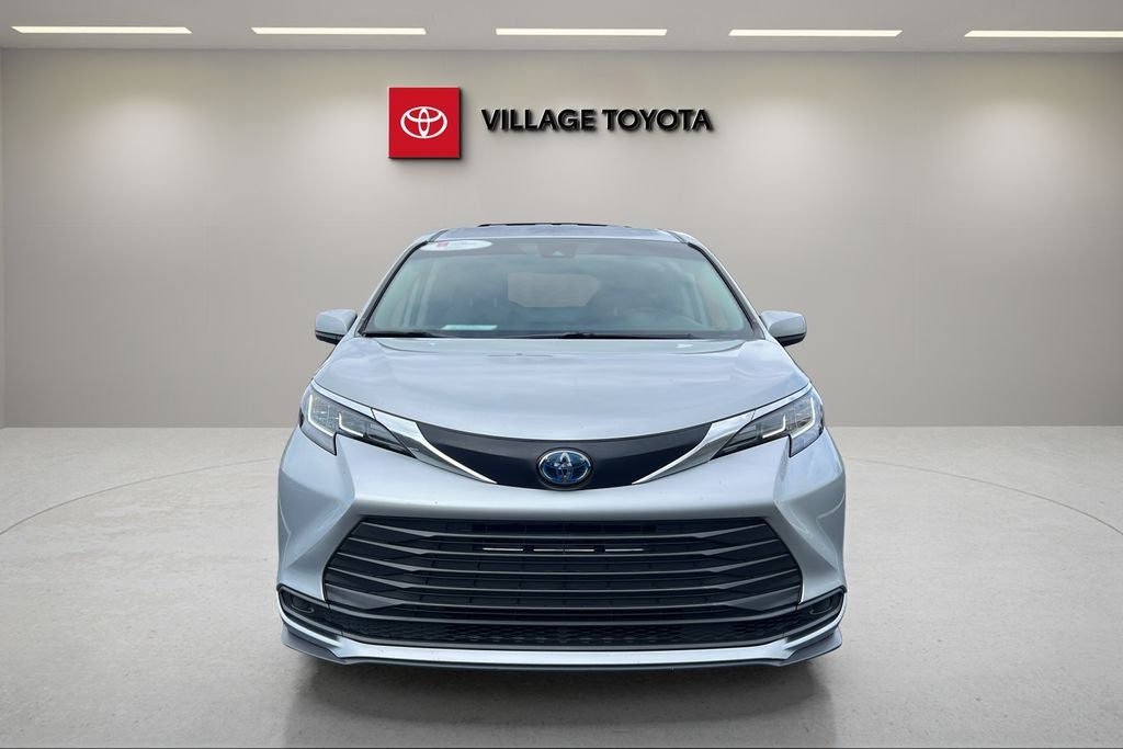 2021 Toyota Sienna LE 8 Passenger