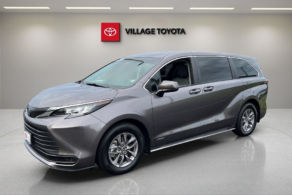 2021 Toyota Sienna LE 8 Passenger