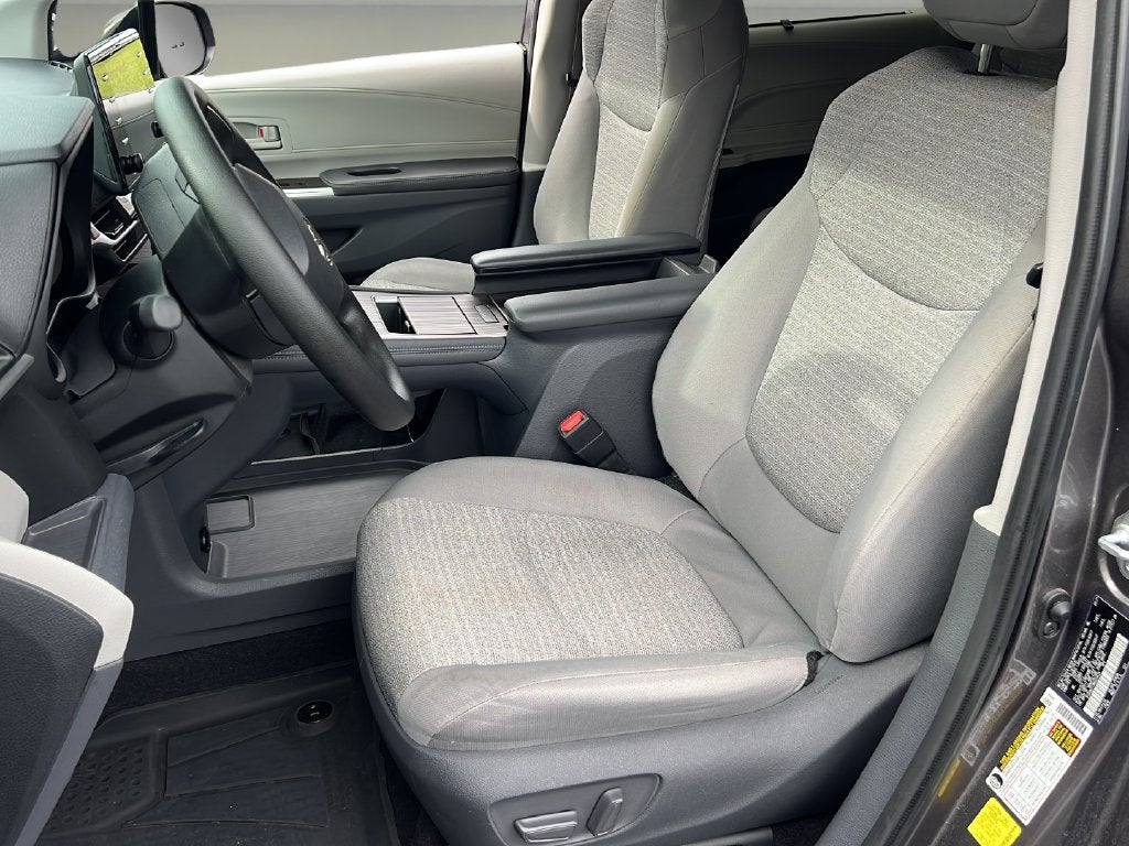 2021 Toyota Sienna LE 8 Passenger
