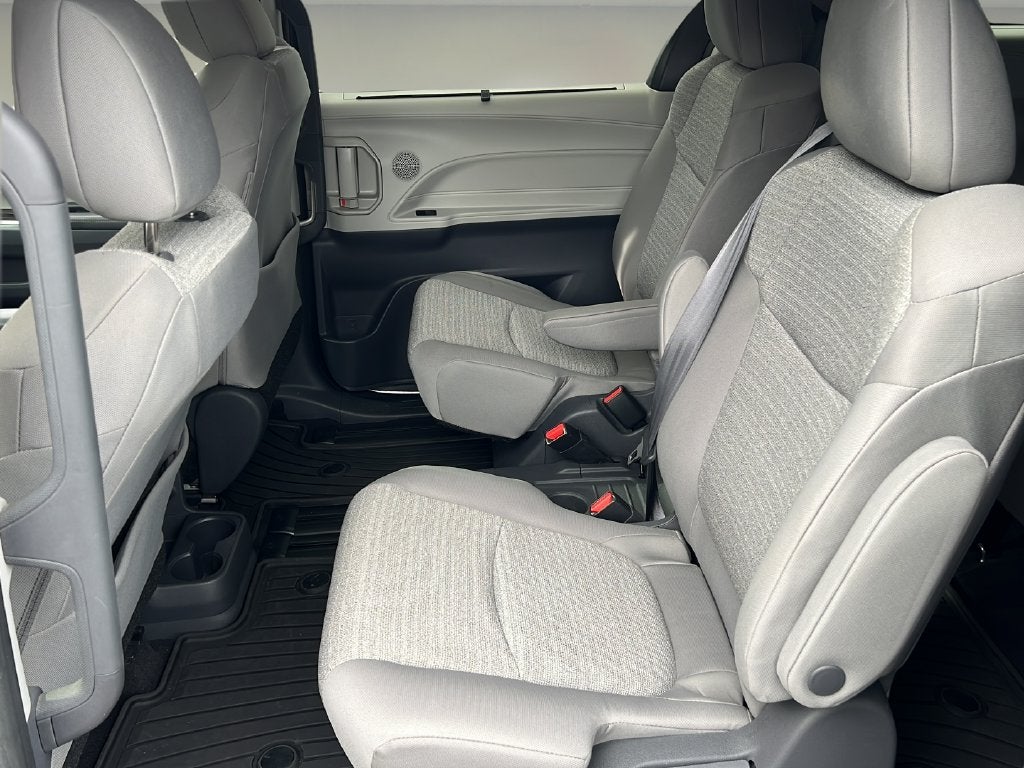 2021 Toyota Sienna LE 8 Passenger