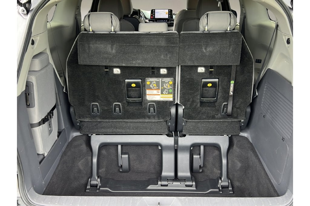 2021 Toyota Sienna LE 8 Passenger