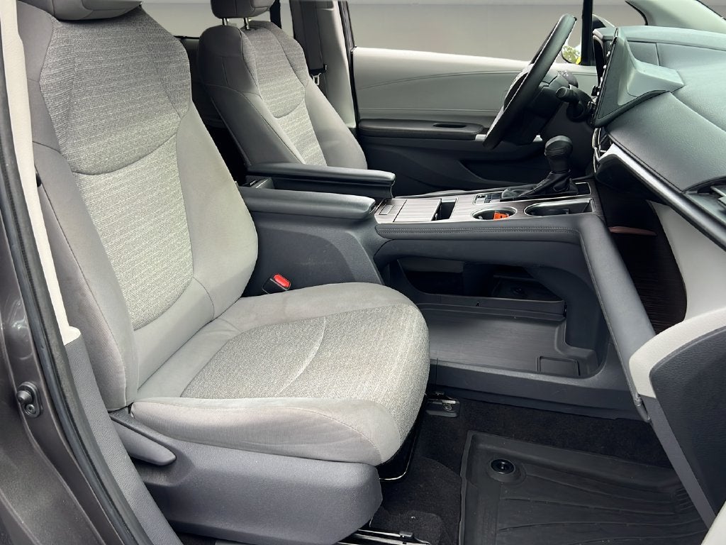 2021 Toyota Sienna LE 8 Passenger
