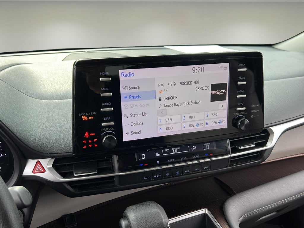 2021 Toyota Sienna LE 8 Passenger