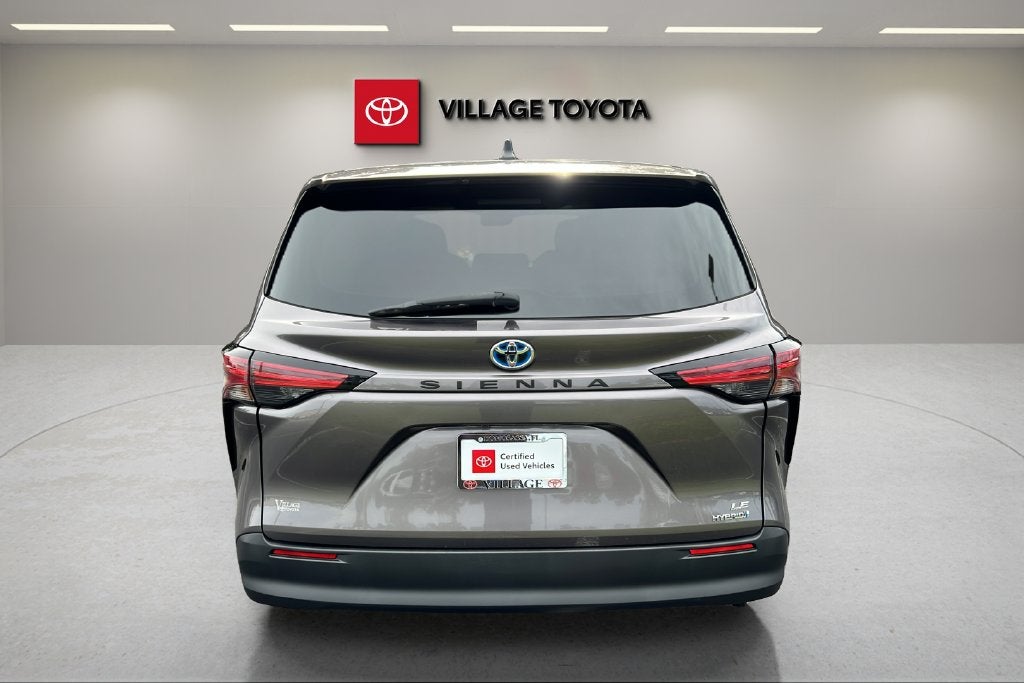 2021 Toyota Sienna LE 8 Passenger
