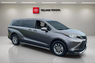 2021 Toyota Sienna LE 8 Passenger
