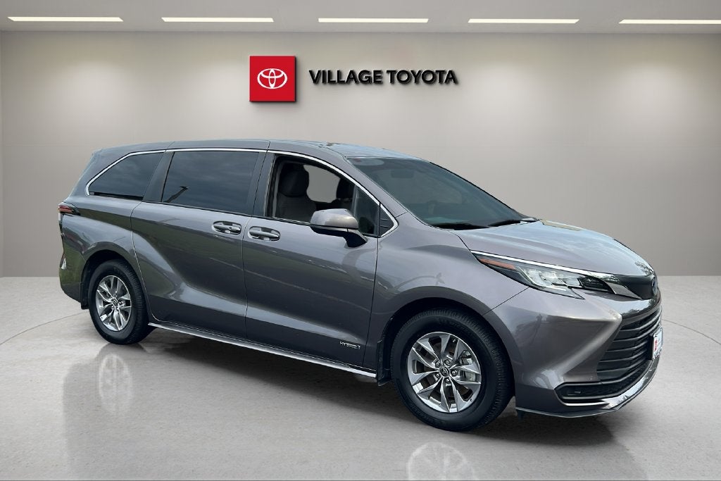 2021 Toyota Sienna LE 8 Passenger