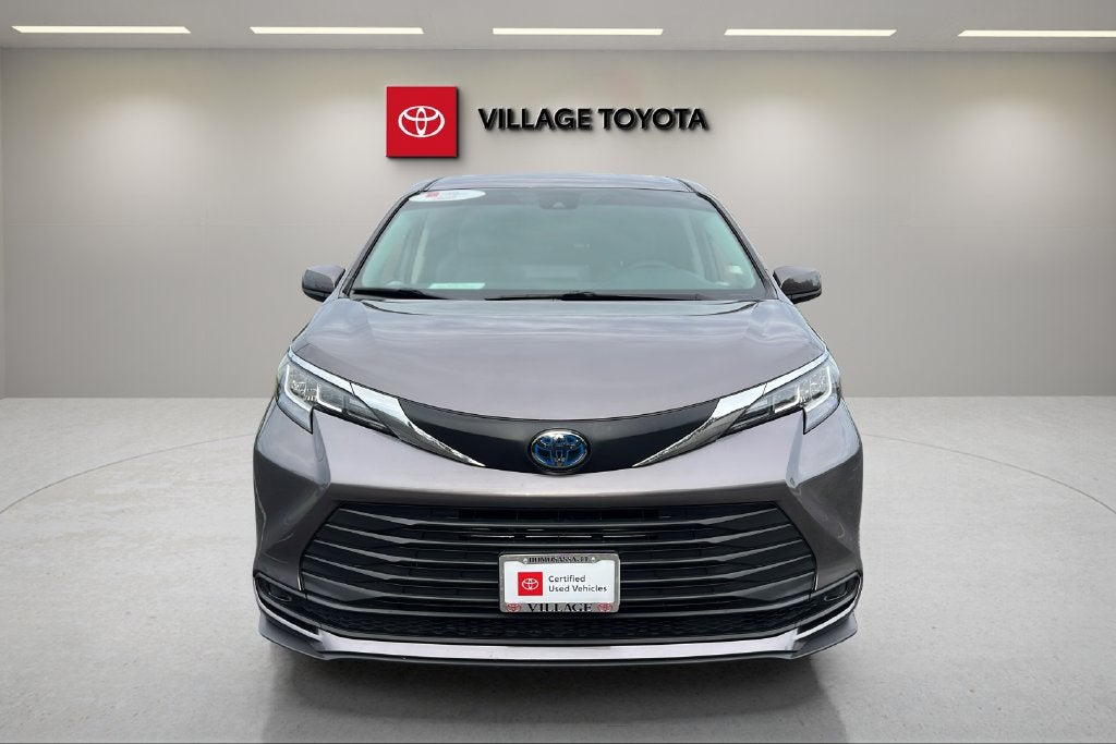 2021 Toyota Sienna LE 8 Passenger