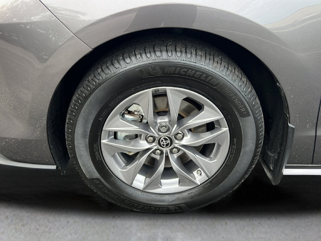 2021 Toyota Sienna LE 8 Passenger