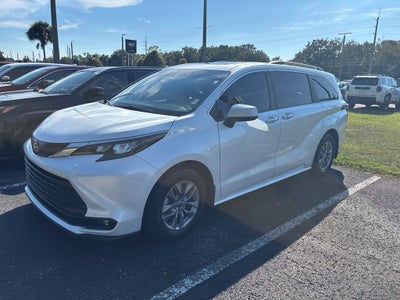 2026 Toyota Sienna XLE 8 Passenger