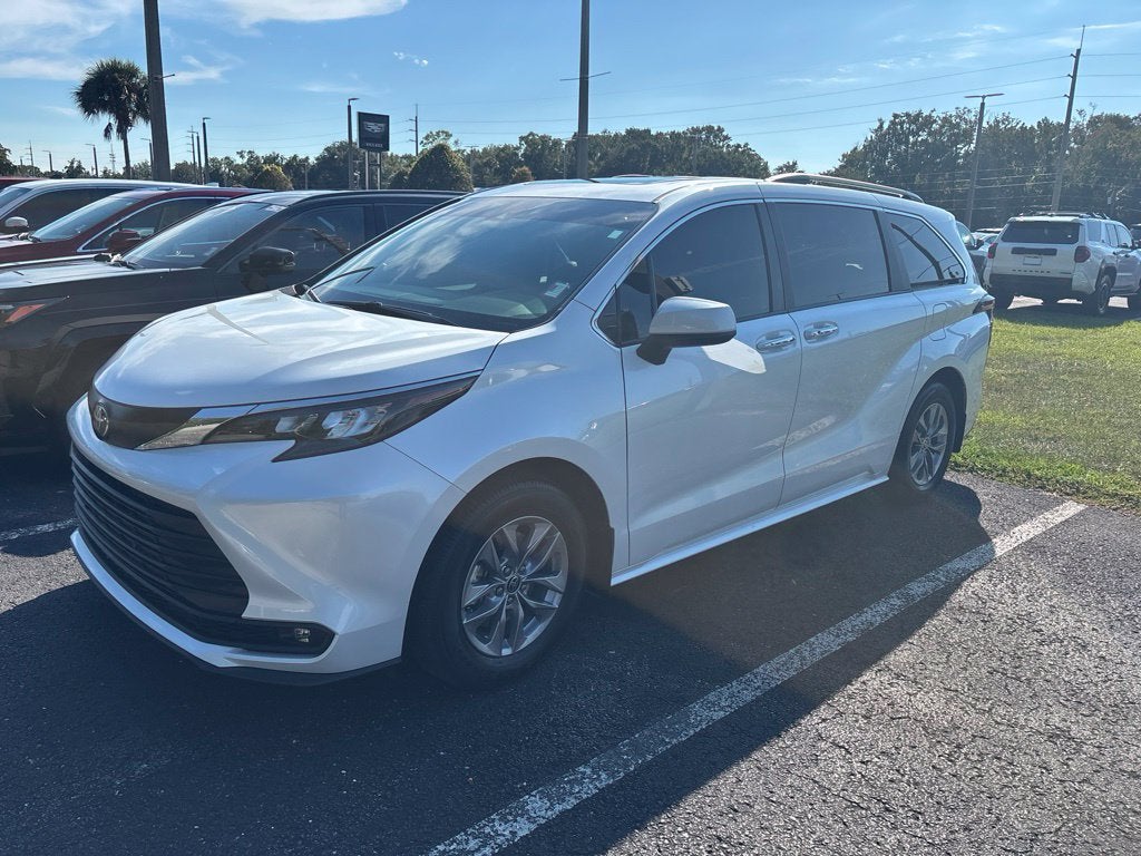2026 Toyota Sienna XLE 8 Passenger