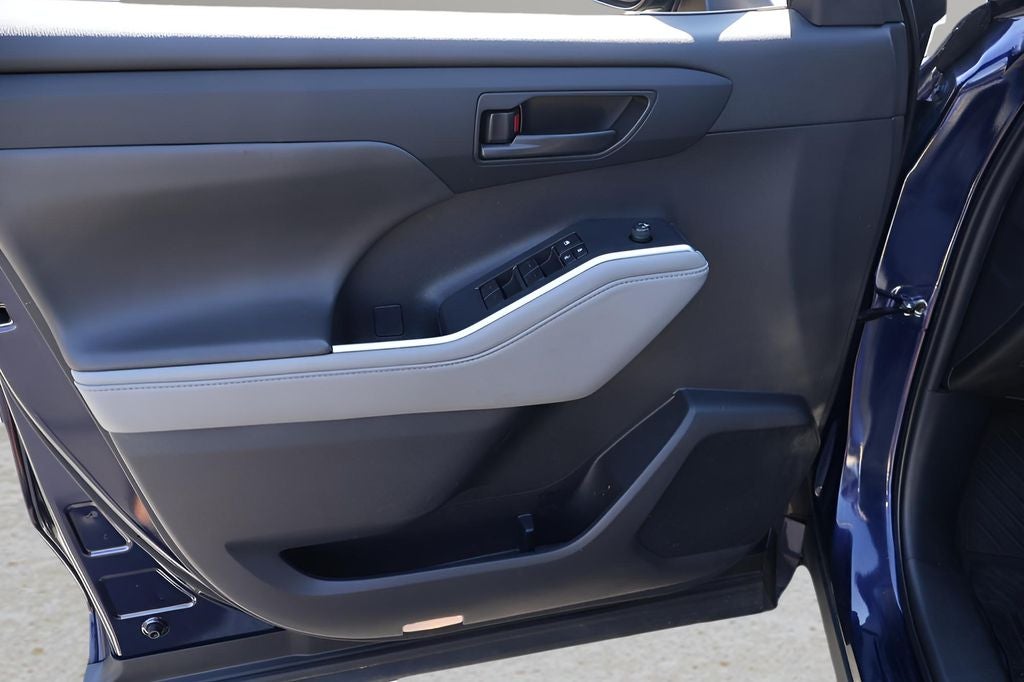 2022 Toyota Highlander Hybrid LE