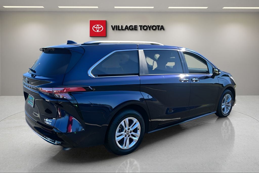 2022 Toyota Sienna Limited 7 Passenger