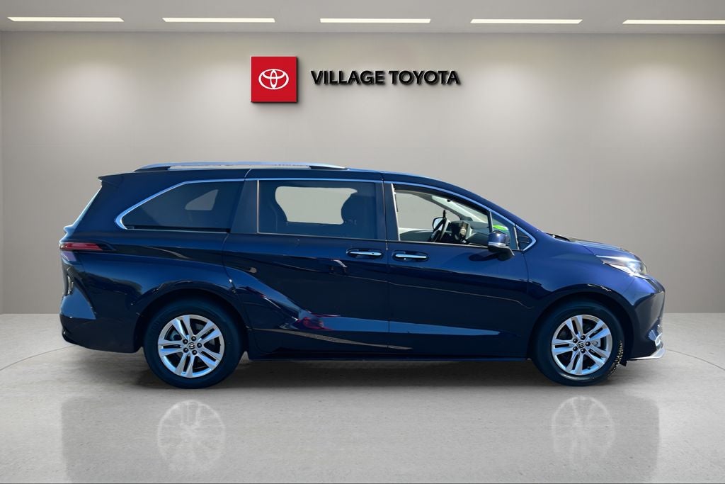 2022 Toyota Sienna Limited 7 Passenger