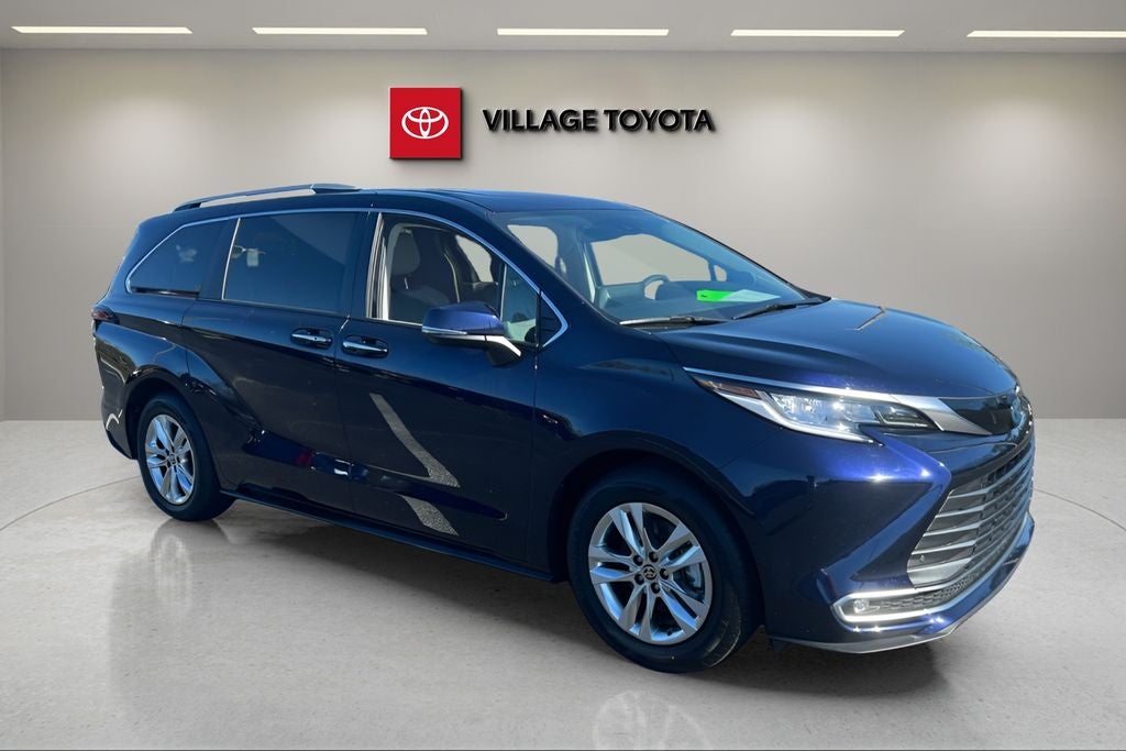 2022 Toyota Sienna Limited 7 Passenger