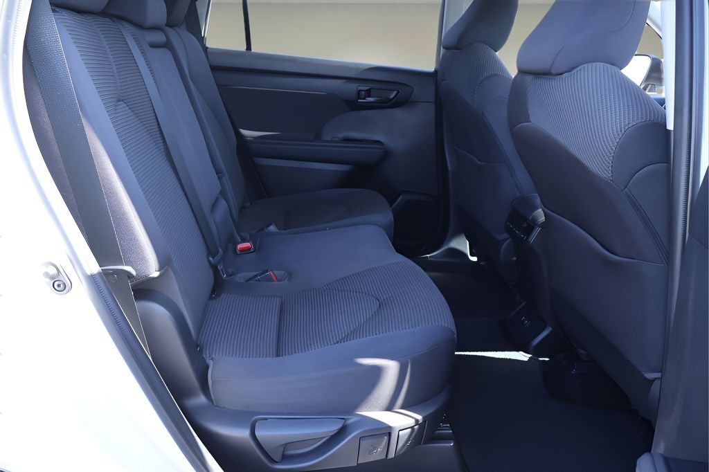2020 Toyota Highlander LE