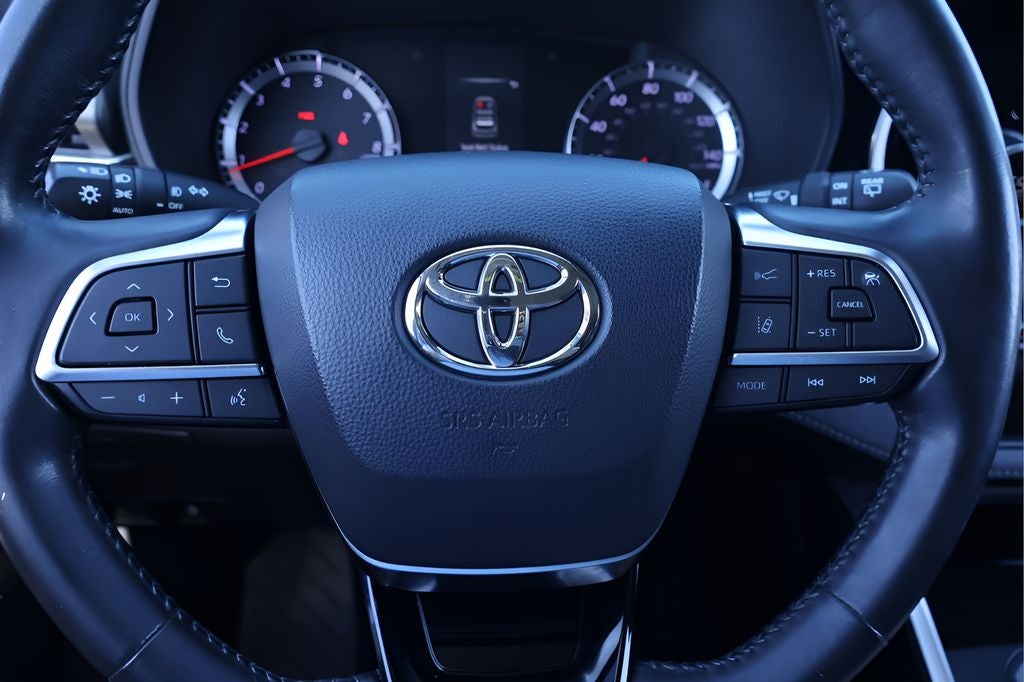 2020 Toyota Highlander LE