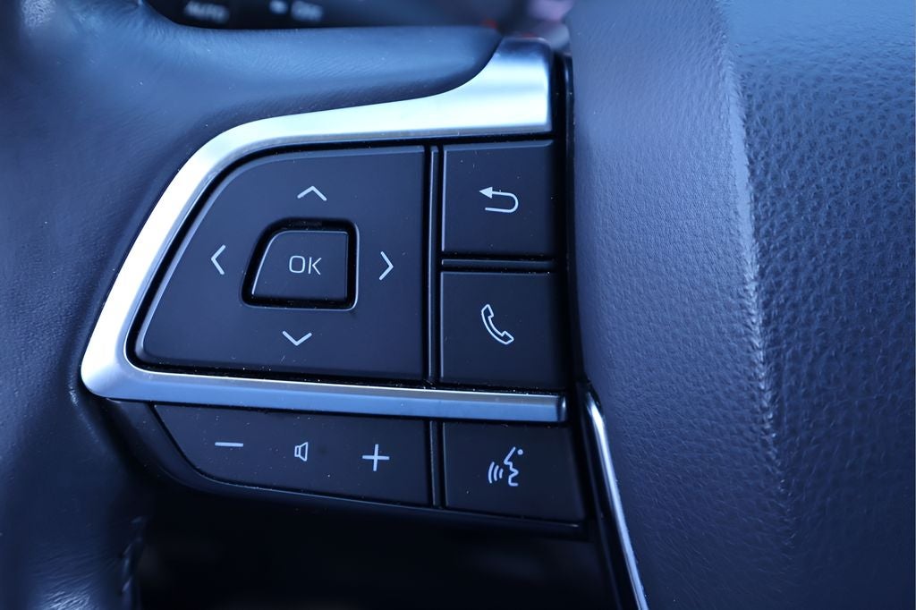 2020 Toyota Highlander LE