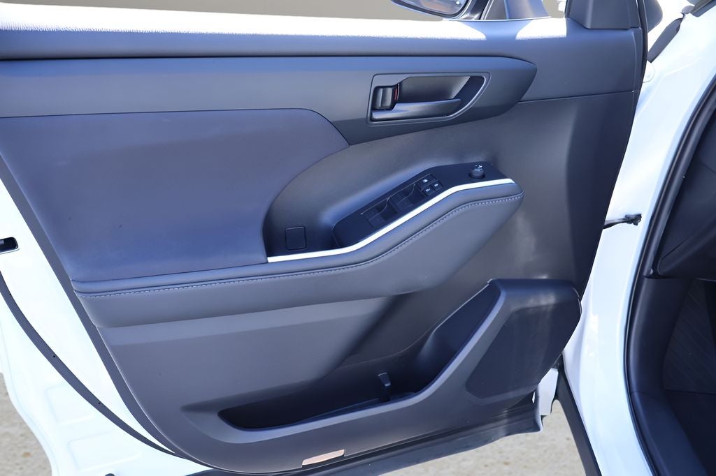 2020 Toyota Highlander LE