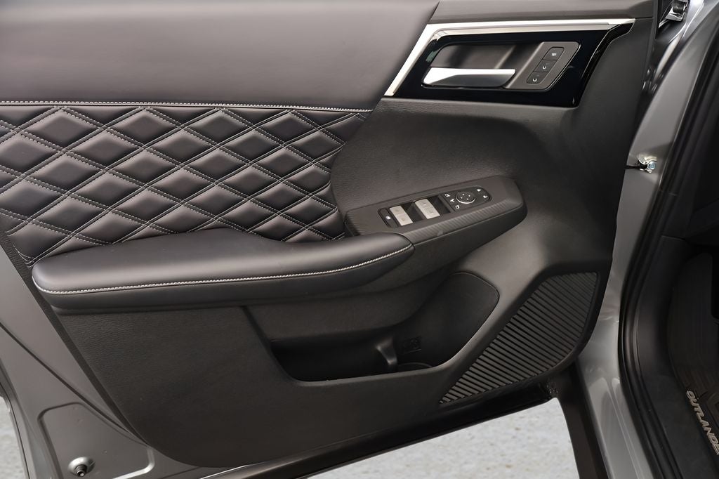2023 Mitsubishi Outlander PHEV SEL