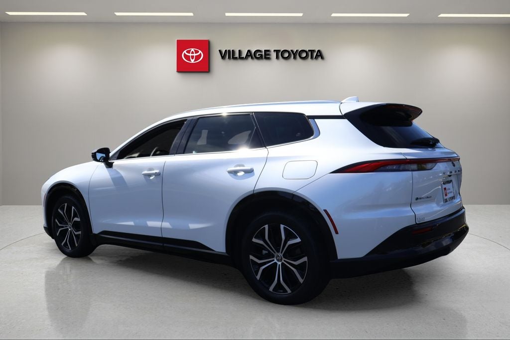 2025 Toyota Crown Signia XLE