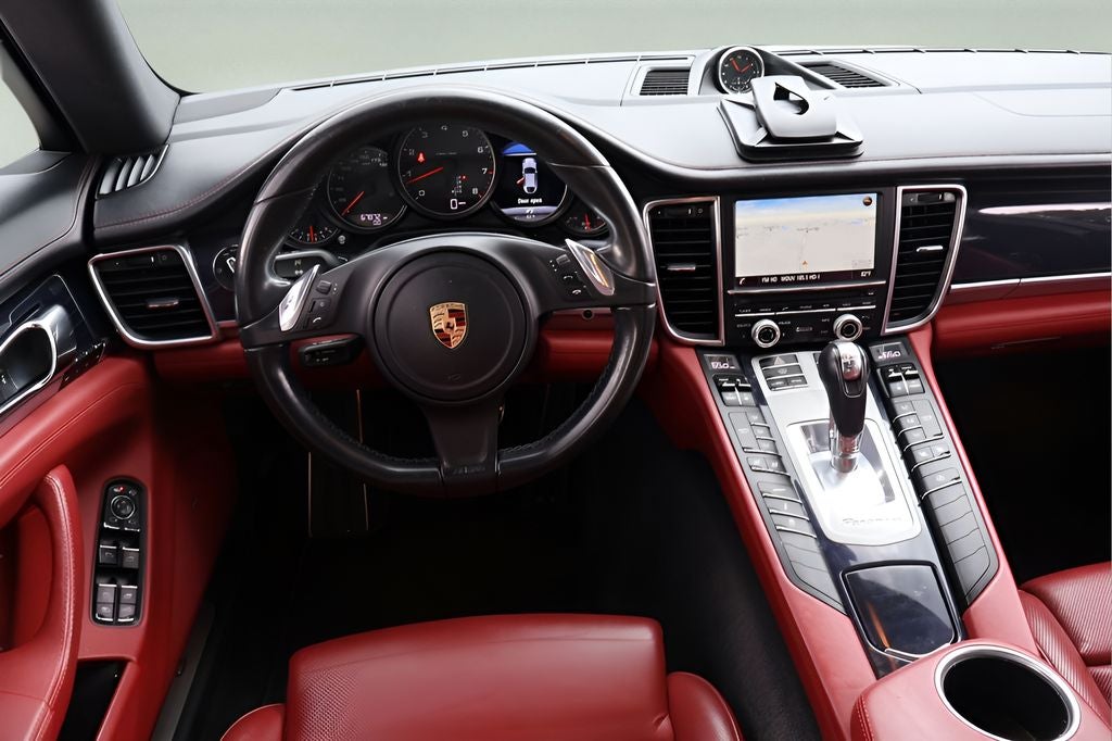 2016 Porsche Panamera 2