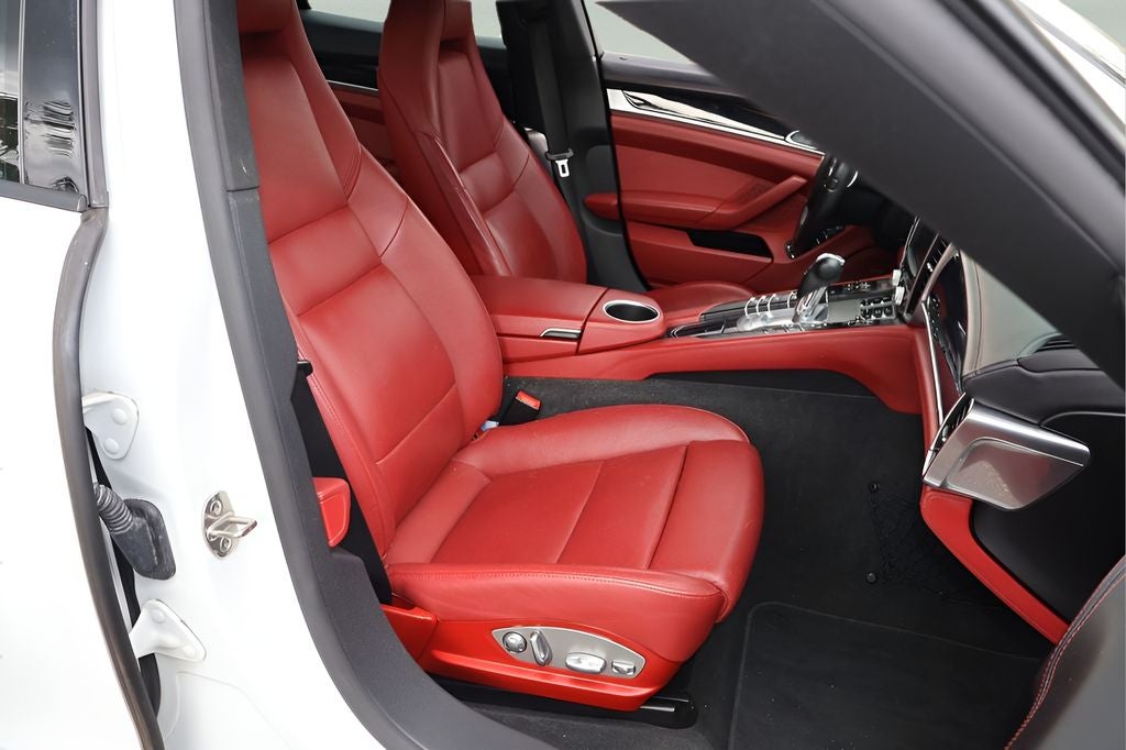 2016 Porsche Panamera 2
