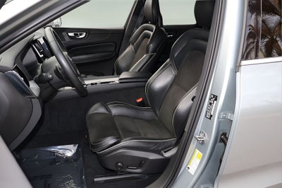 2018 Volvo XC60 Hybrid T8 R-Design