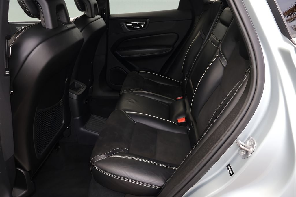 2018 Volvo XC60 Hybrid T8 R-Design