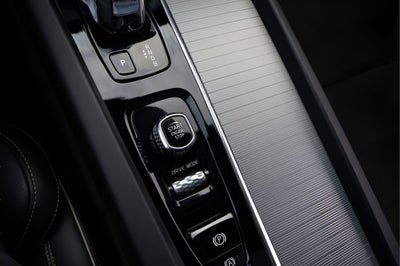 2018 Volvo XC60 Hybrid T8 R-Design