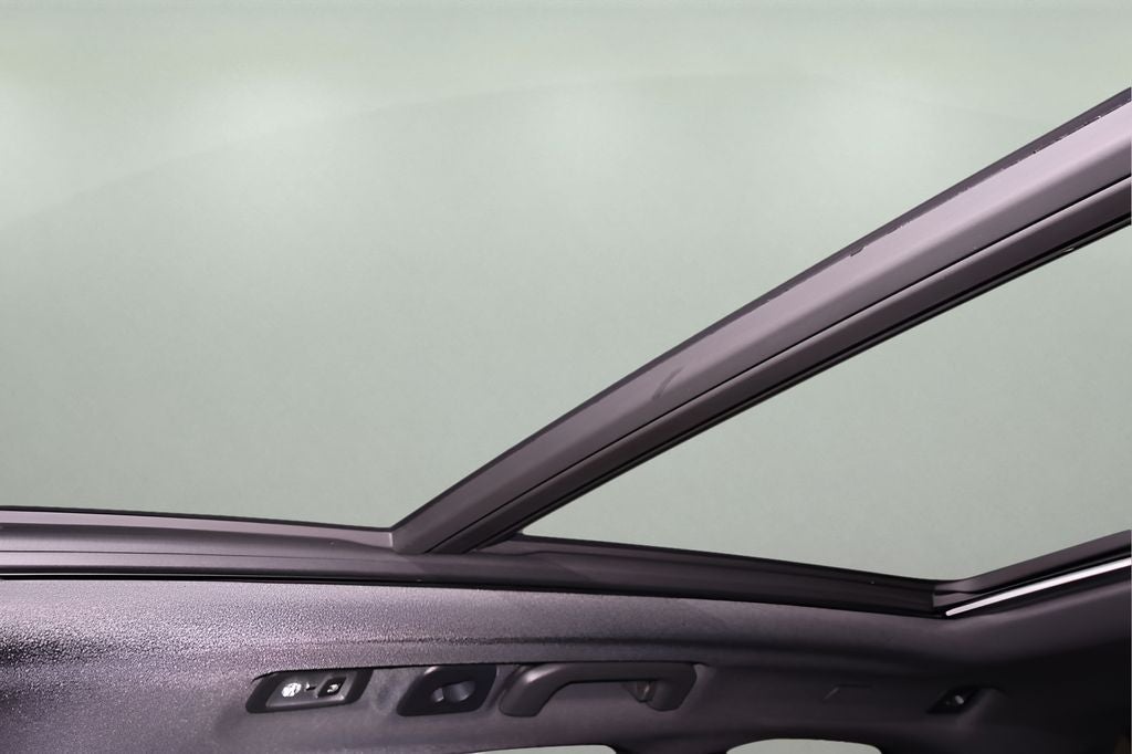 2018 Volvo XC60 Hybrid T8 R-Design