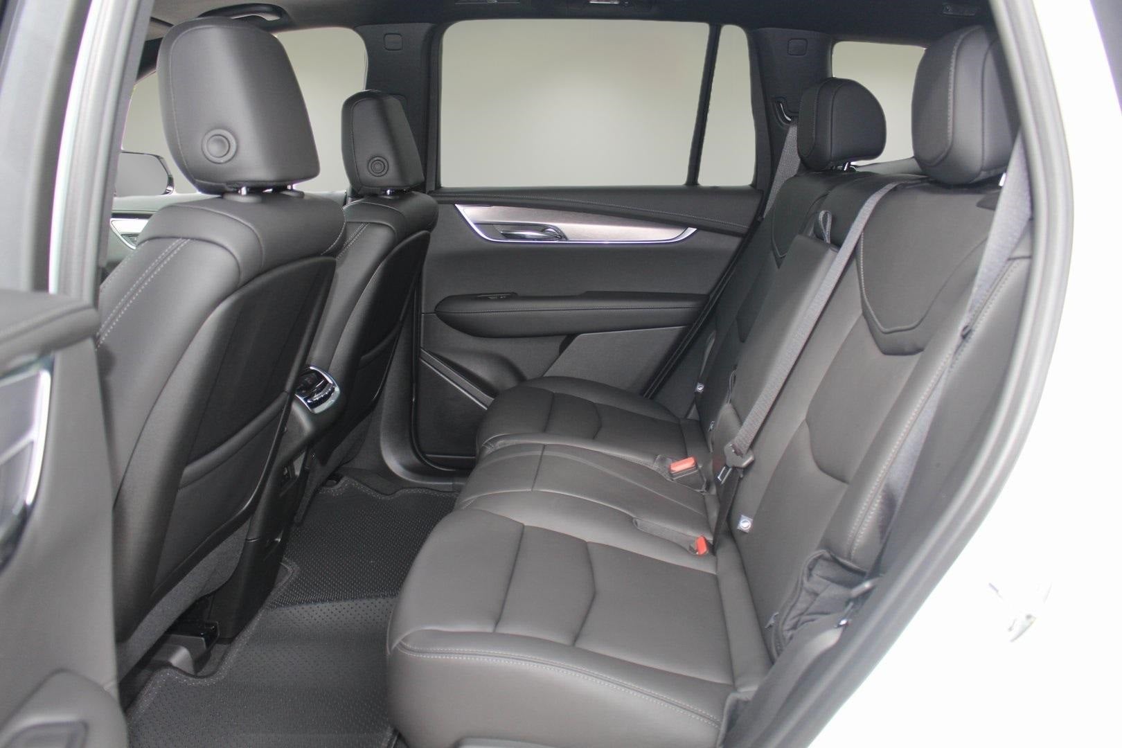 2025 Cadillac XT6 Luxury