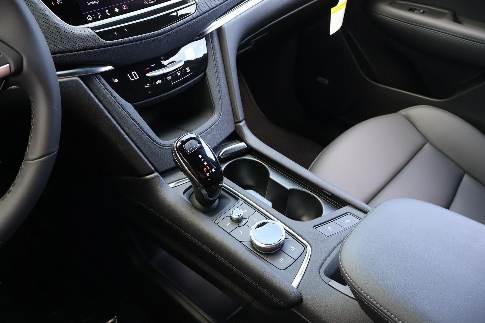 2025 Cadillac XT6 Luxury