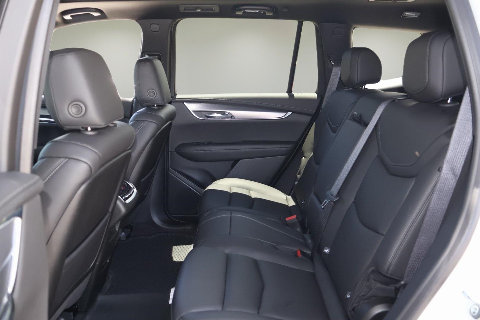 2025 Cadillac XT6 Luxury