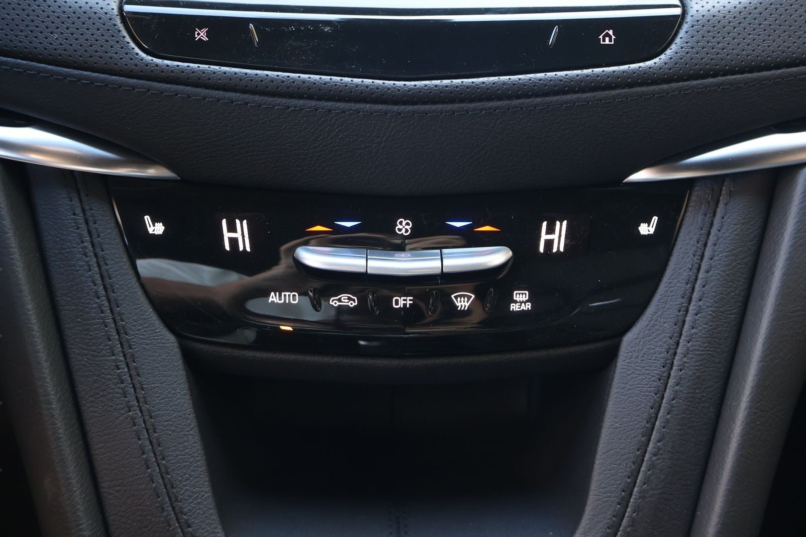 2025 Cadillac XT6 Luxury