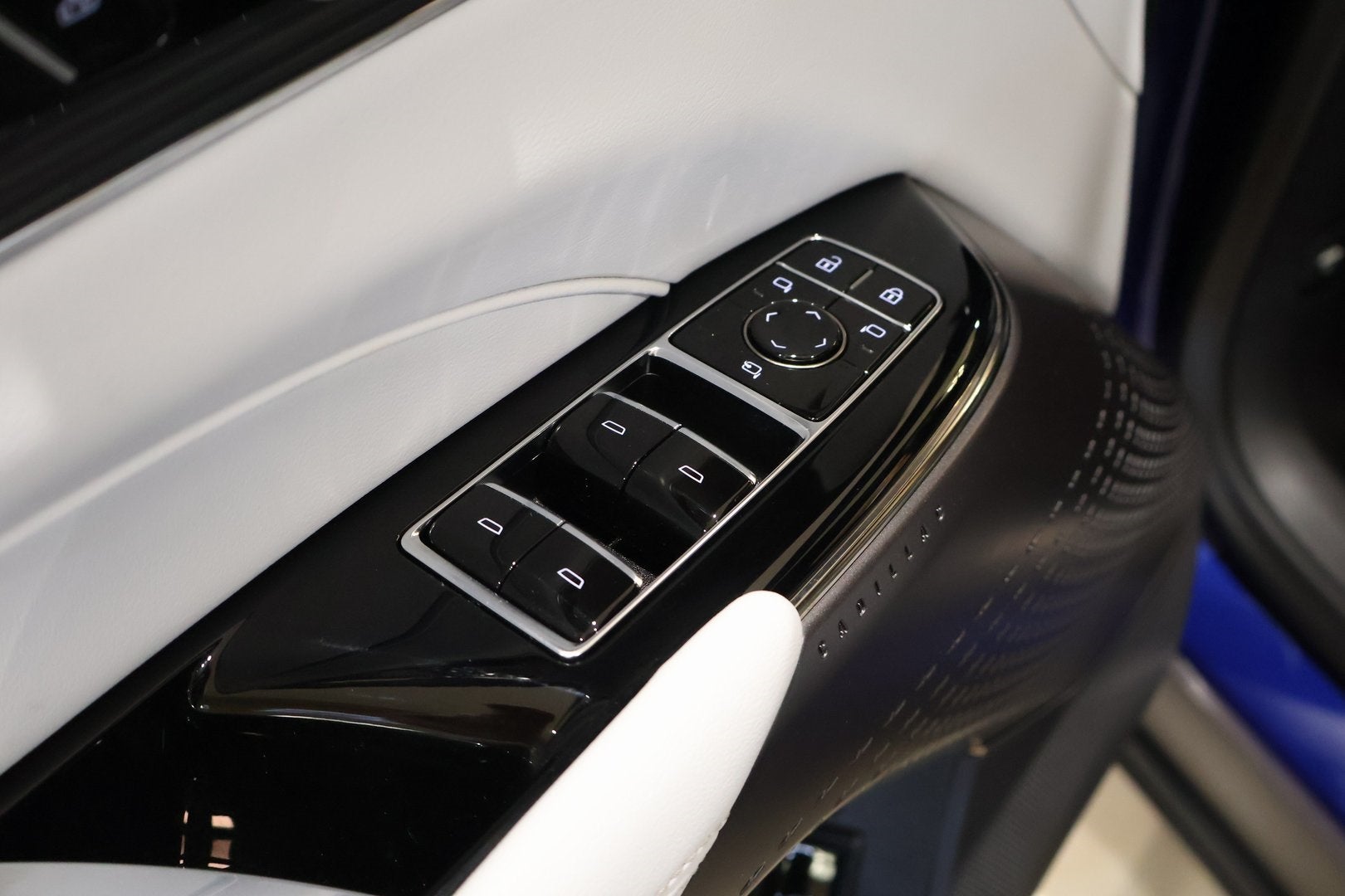 2025 Cadillac LYRIQ Sport